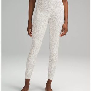 Cheetah Camo White Multi align 25”